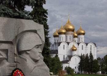 Коронавирусный удар по Православию и Победе