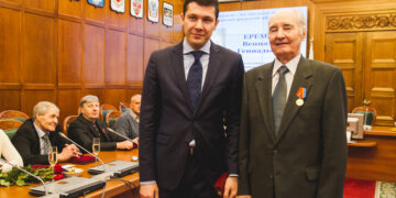 «Холостой выстрел» Алиханова. Памяти защитника Дома Советов Вениамина Еремеева…